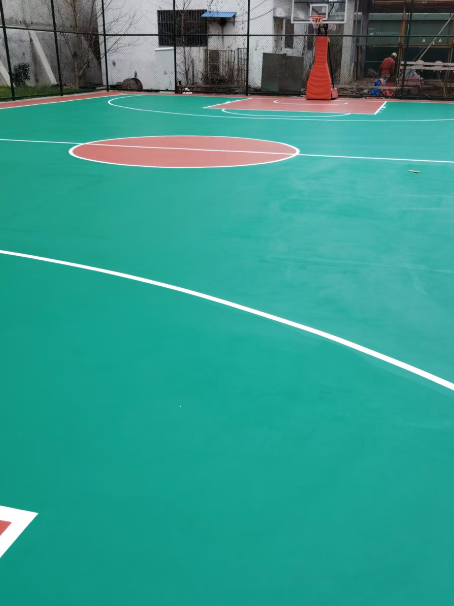 陕州 球场长期使用易出现地面开裂
